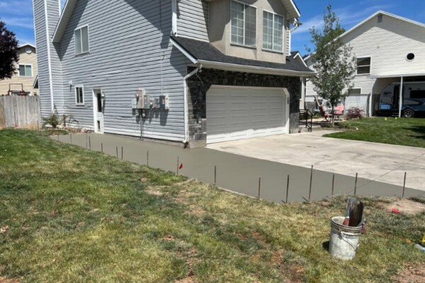 Professional concrete contractor driveway